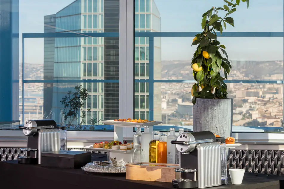 Salle de cocktail d'entreprise à Marseille dans la Tour La Marseillaise